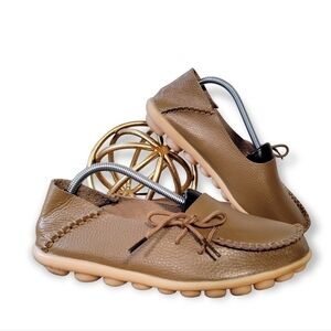 Socofy Soft Tan Leather Moccasins Rubber Bottoms Lace up Handmade Size 40